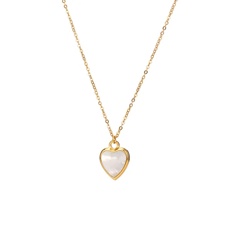 Collier cœur ajouré sur chaîne fine dorée