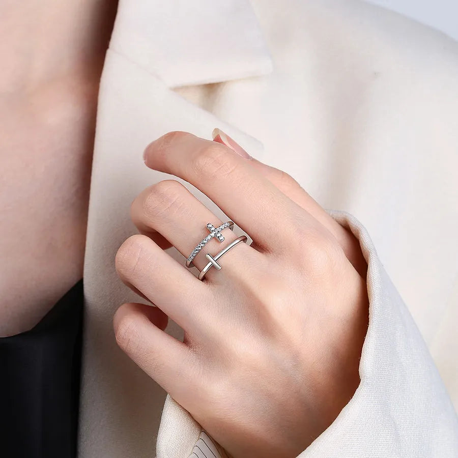 Bague ouverte à croix sertie de zircons — vue 2