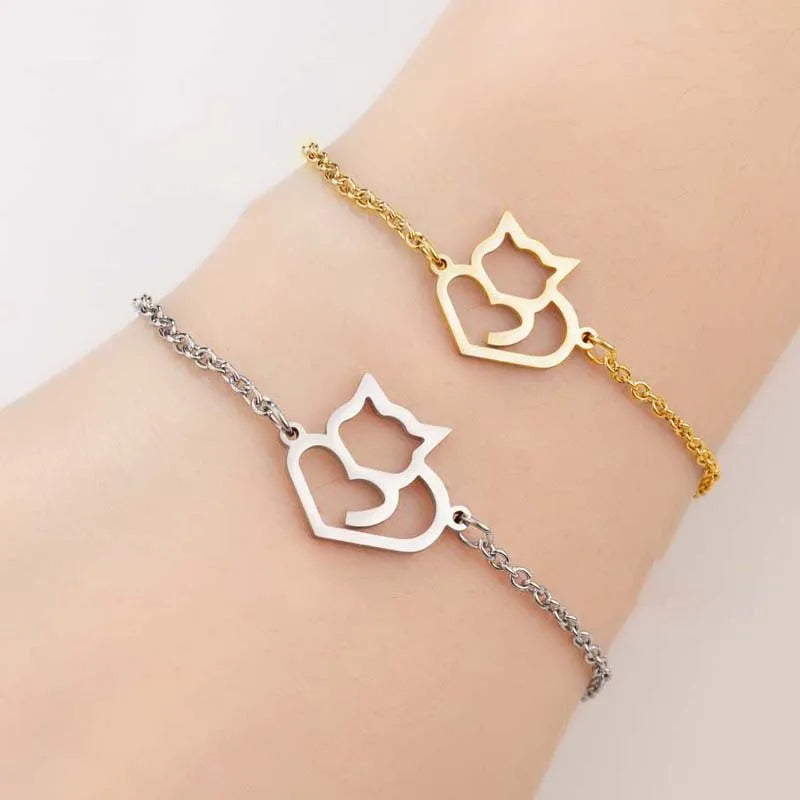 Bracelet à petite silhouette animale sur chaîne dorée