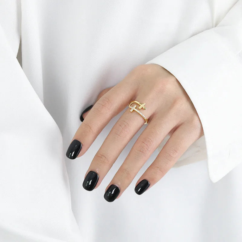 Bague ouverte à croix pavée de zircons — vue 4