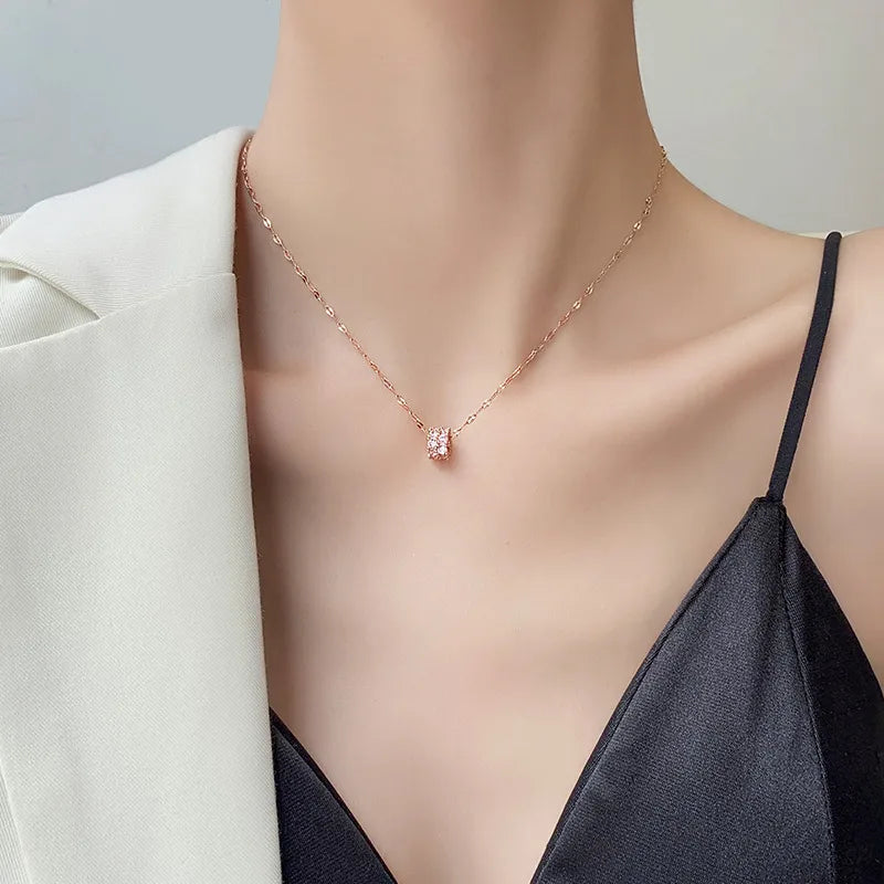 Collier à pendentif aux lignes ondulées — vue 2