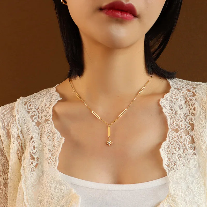 Collier à ligne continue de zircons sertis — vue 4