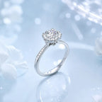 Bague moissanite en monture fleur, finition dorée