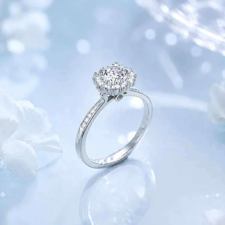 Bague moissanite en monture fleur, finition dorée