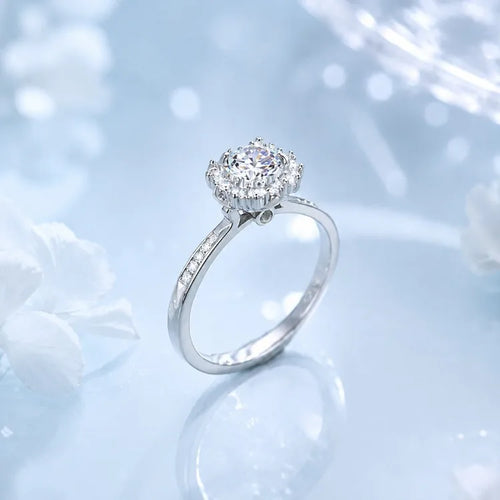 Bague moissanite en monture fleur, finition dorée