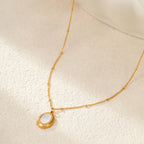 Collier à pendentif ovale épuré, chaîne dorée — vue 4