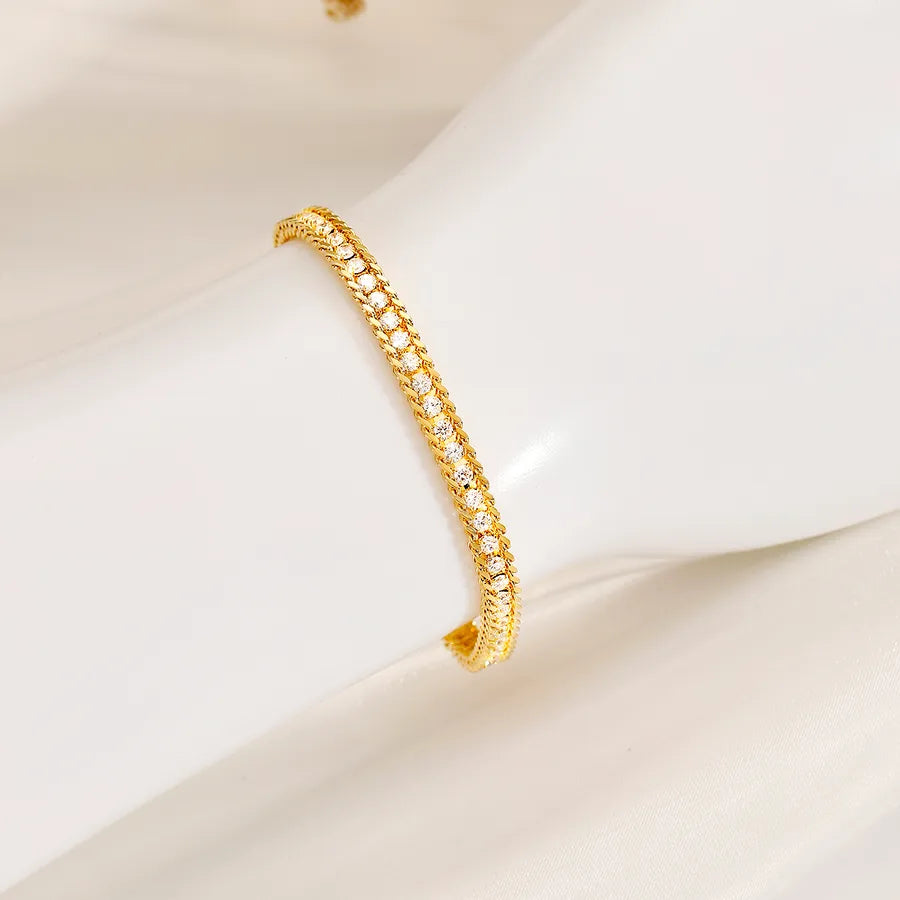 Bracelet aux maillons irréguliers sertis de zircons, acier doré
