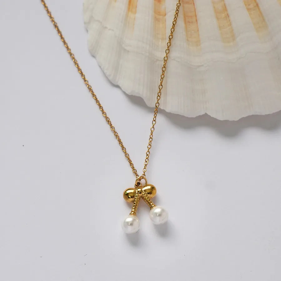 Collier à deux cerises, chaîne fine dorée — vue 5