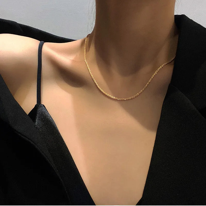 Collier à pendentif géométrique minimaliste — vue 3