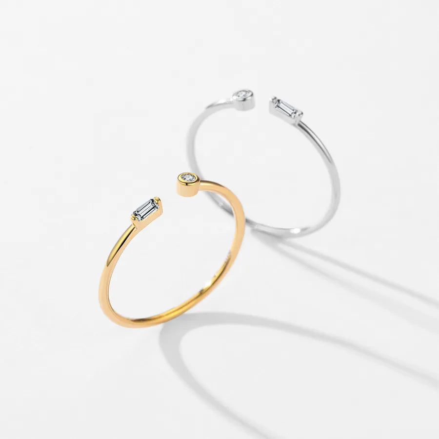 Bague ouverte ajustable sertie d'un zircon
