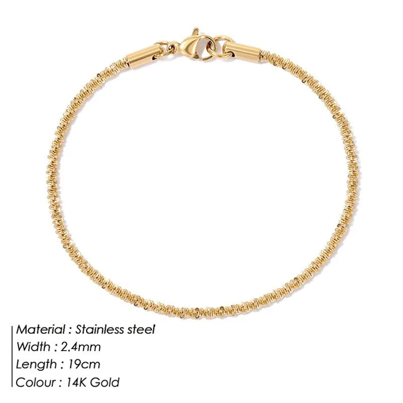 Bracelet géométrique minimaliste, acier doré — vue 11