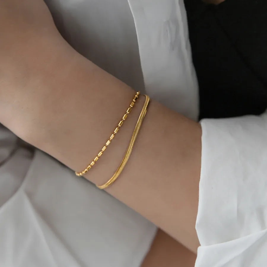 Bracelet doré essentiel en acier inoxydable