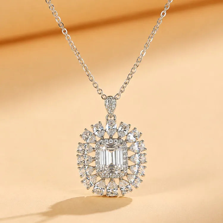 Ras-de-cou à moissanite taille goutte