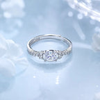 Bague à zircon blanc taille carrée — vue 4