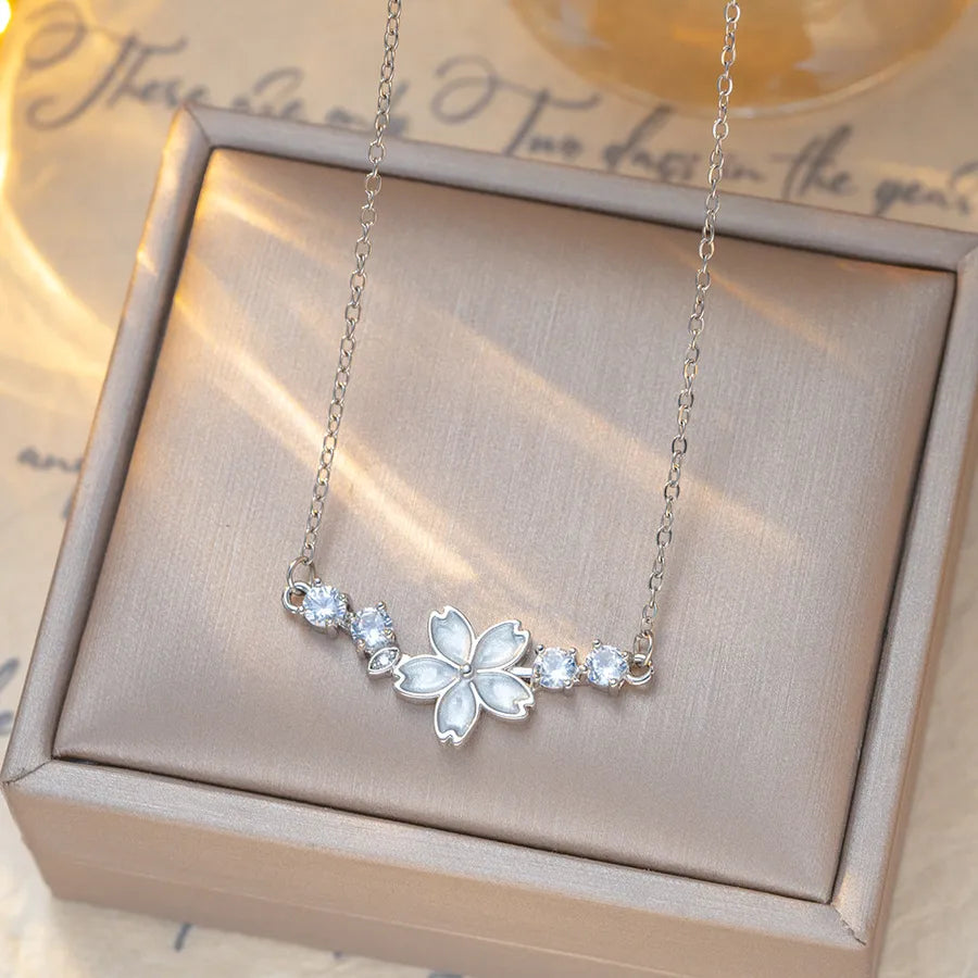 Collier à fleurs serties de zircons, chaîne fine — vue 7