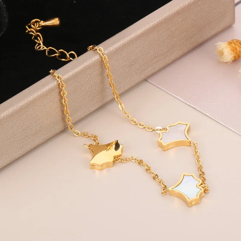 Bracelet feuille de ginkgo sur chaîne dorée — vue 7