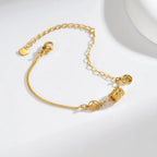 Bracelet cercle ouvert posé de côté — vue 3