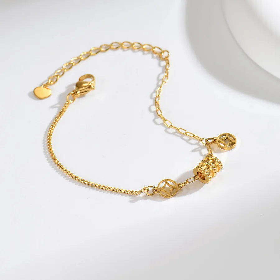 Bracelet cercle ouvert posé de côté — vue 3