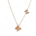 Collier papillon suspendu à une chaîne fine dorée
