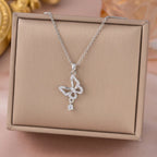 Collier papillon et pampille mobile sur chaîne fine dorée