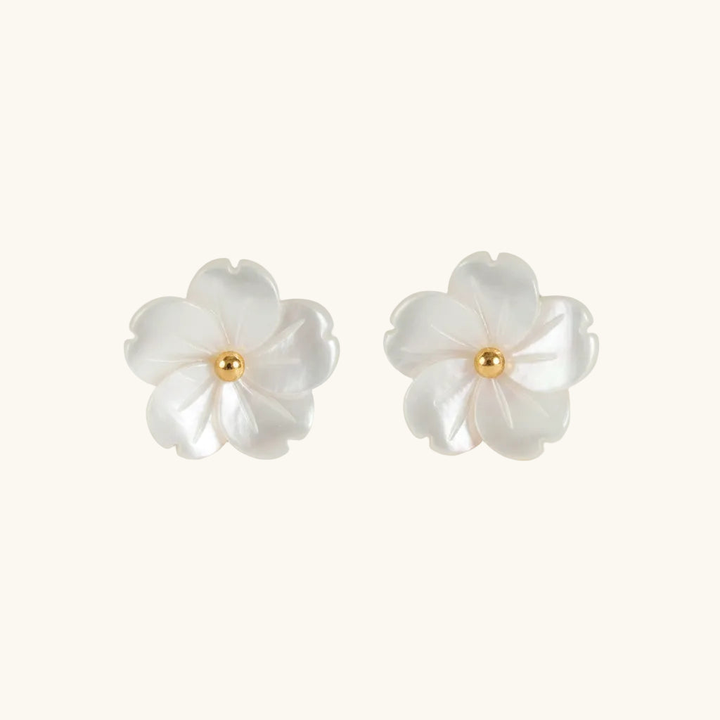 Collier fleur de nacre naturelle, chaîne dorée — vue 8