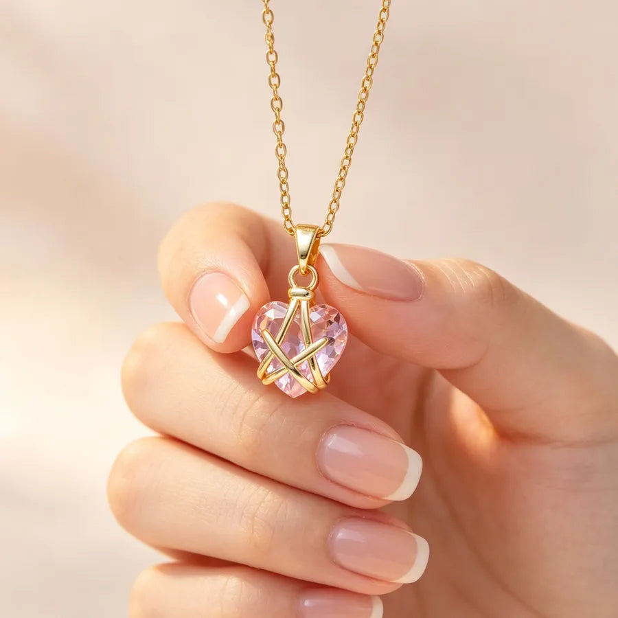 Collier cœur entièrement pavé de zircons, chaîne dorée