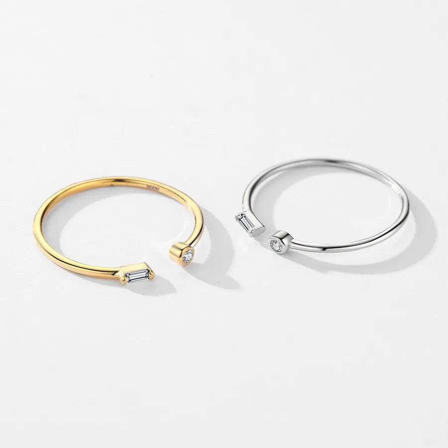 Bague ouverte ajustable sertie d'un zircon