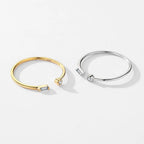 Bague ouverte ajustable sertie d'un zircon
