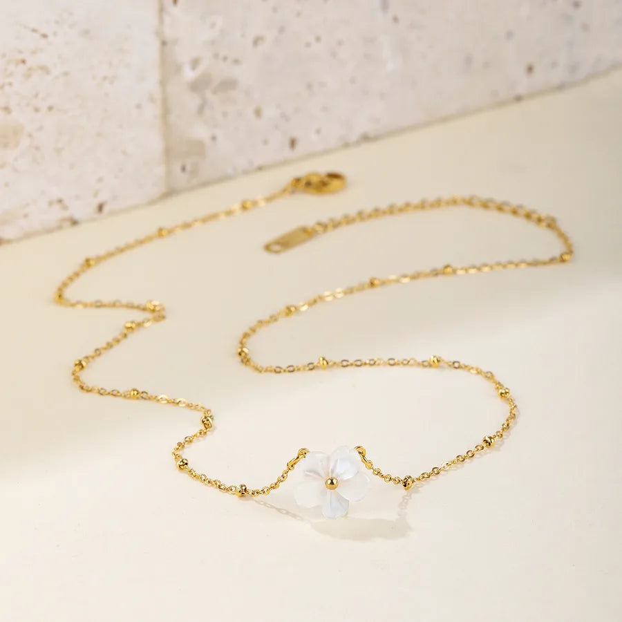 Collier fleur bombée en relief, chaîne dorée — vue 4