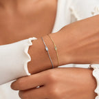 Bracelet chaîne tressée sertie de zircons, acier doré
