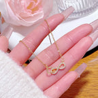 Collier à petites fleurs sur chaîne en acier titane