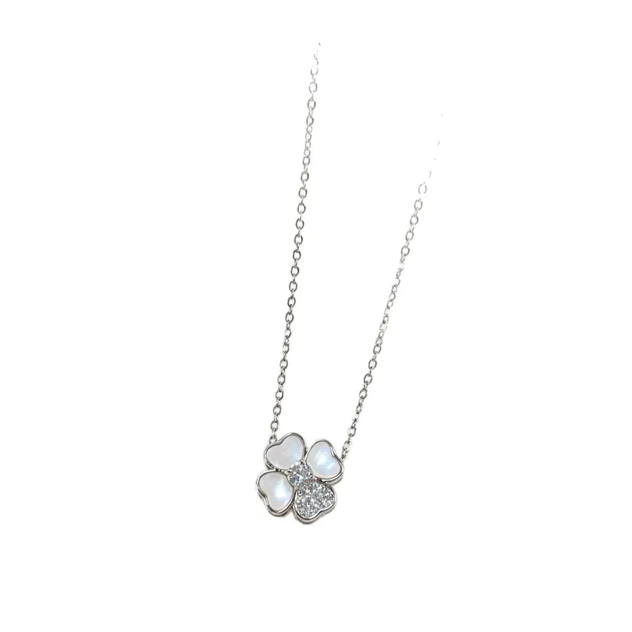 Collier fleur de nacre blanche, chaîne dorée — vue 3