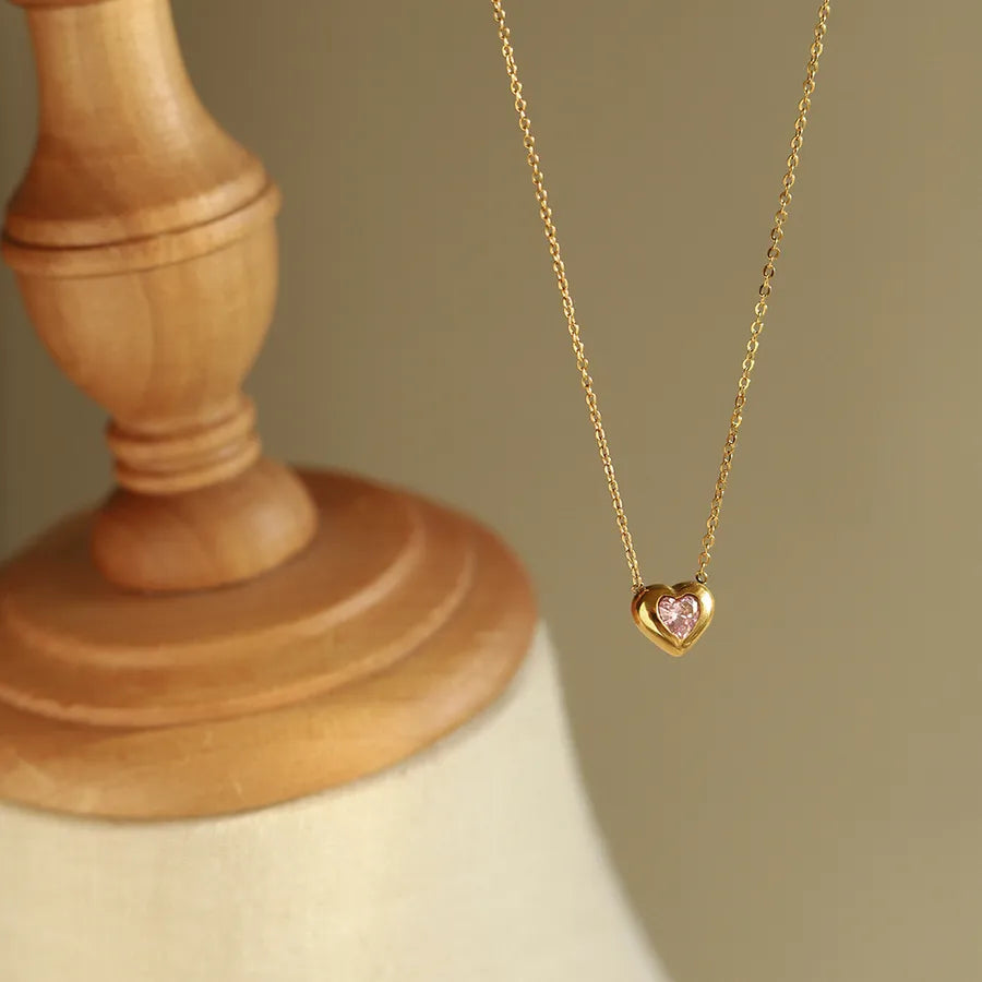 Collier cœur serti sur chaîne en acier titane