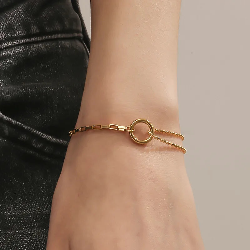 Bracelet cercle ouvert au tracé libre, acier doré — vue 2