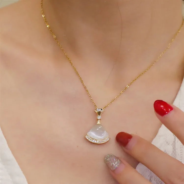 Collier éventail en pierre œil-de-chat, chaîne dorée — vue 3