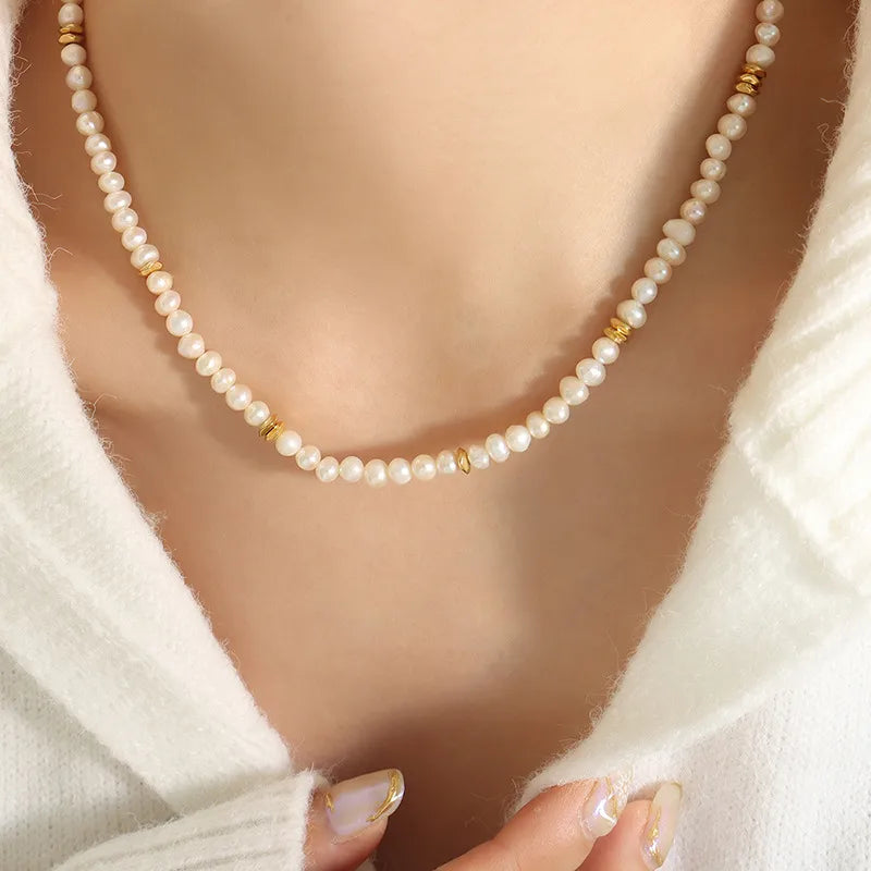 Collier de perles d'eau douce aux formes irrégulières