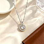 Collier médaillon d'inspiration rétro, chaîne dorée — vue 3