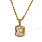 Collier à pendentif carré serti, chaîne dorée — vue 6