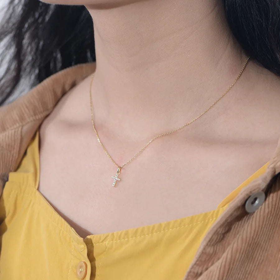 Collier à zircon unique sur chaîne fine en argent 925