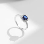 Bague à zircon rond, finition rhodiée