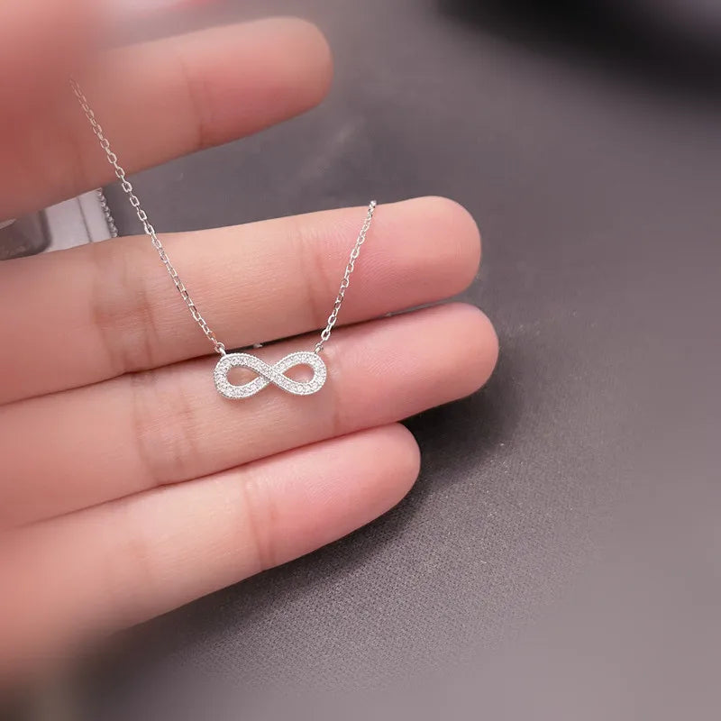Collier symbole de l'infini sur chaîne fine — vue 3