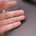 Collier symbole de l'infini sur chaîne fine — vue 3