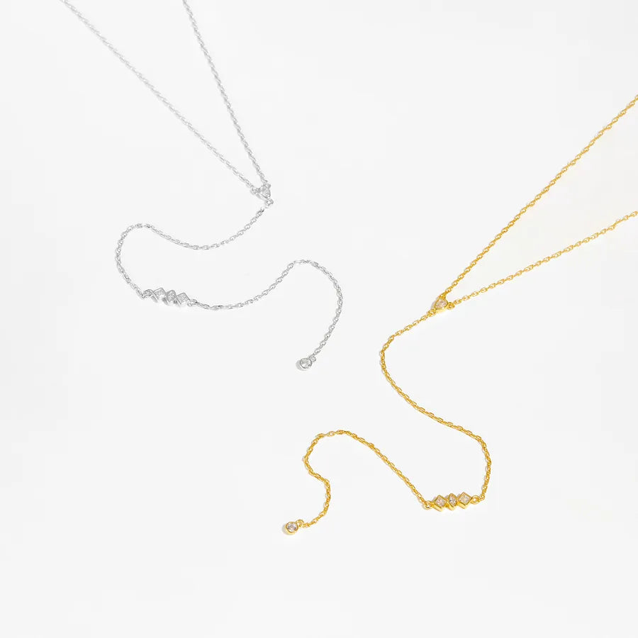 Collier à pendentif géométrique argenté — vue 4