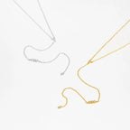Collier à pendentif géométrique argenté — vue 4