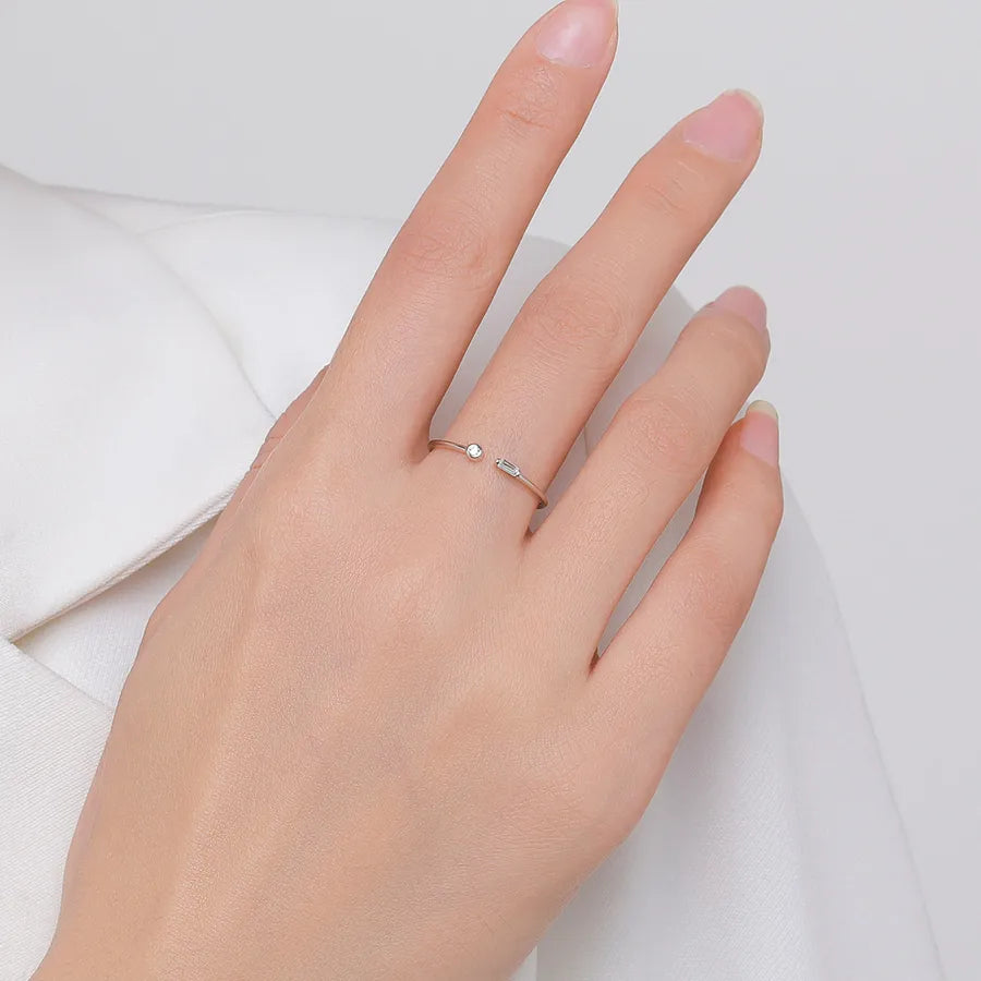 Bague ouverte ajustable sertie d'un zircon — vue 2