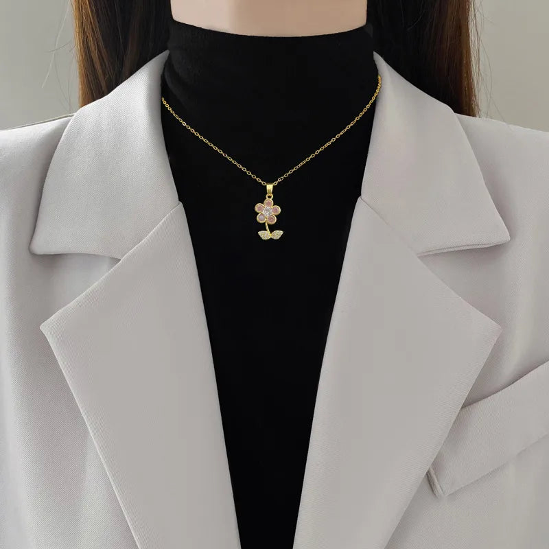 Collier fleur sertie de zircons, acier titane — vue 3