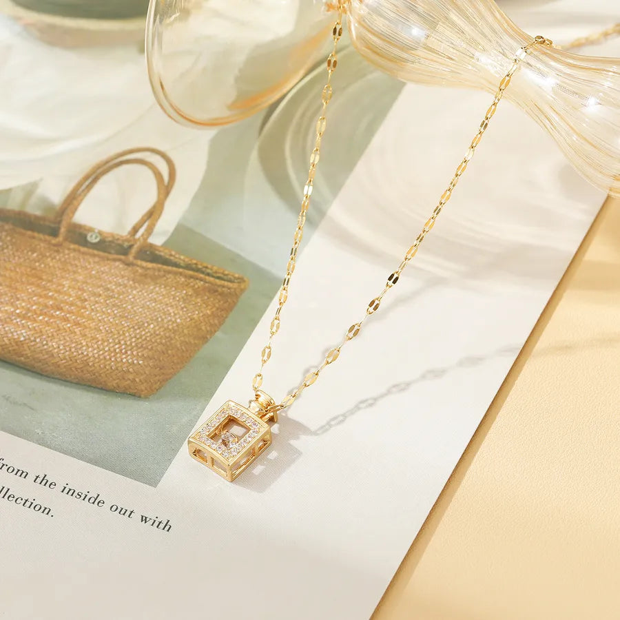 Collier pendentif flacon de parfum, chaîne dorée — vue 2