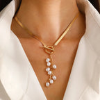 Collier à longue pampille d'inspiration baroque