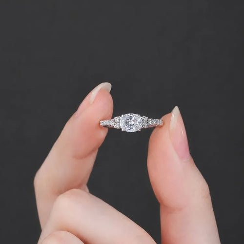 Bague à zircon blanc taille carrée — vue 2
