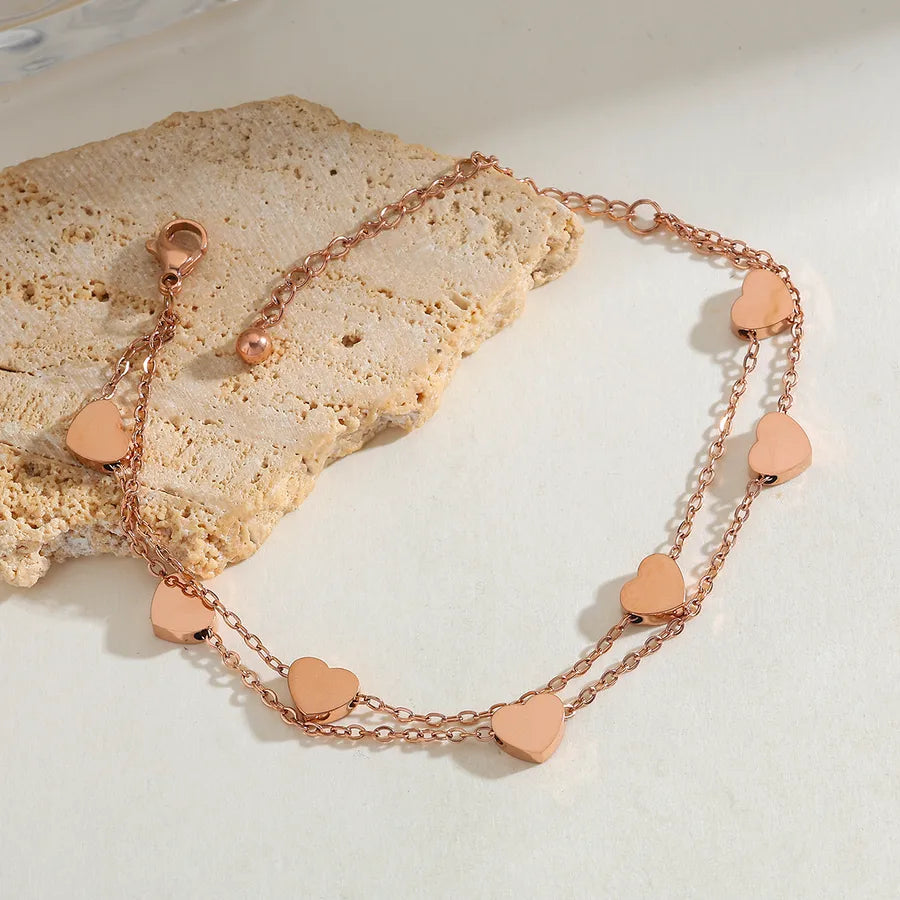 Collier à petits cœurs en relief, acier doré — vue 7